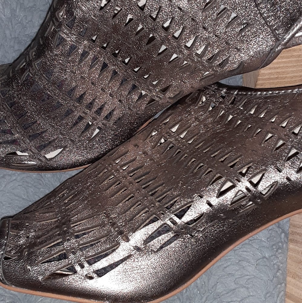 Sandals - Picture 4 of 8